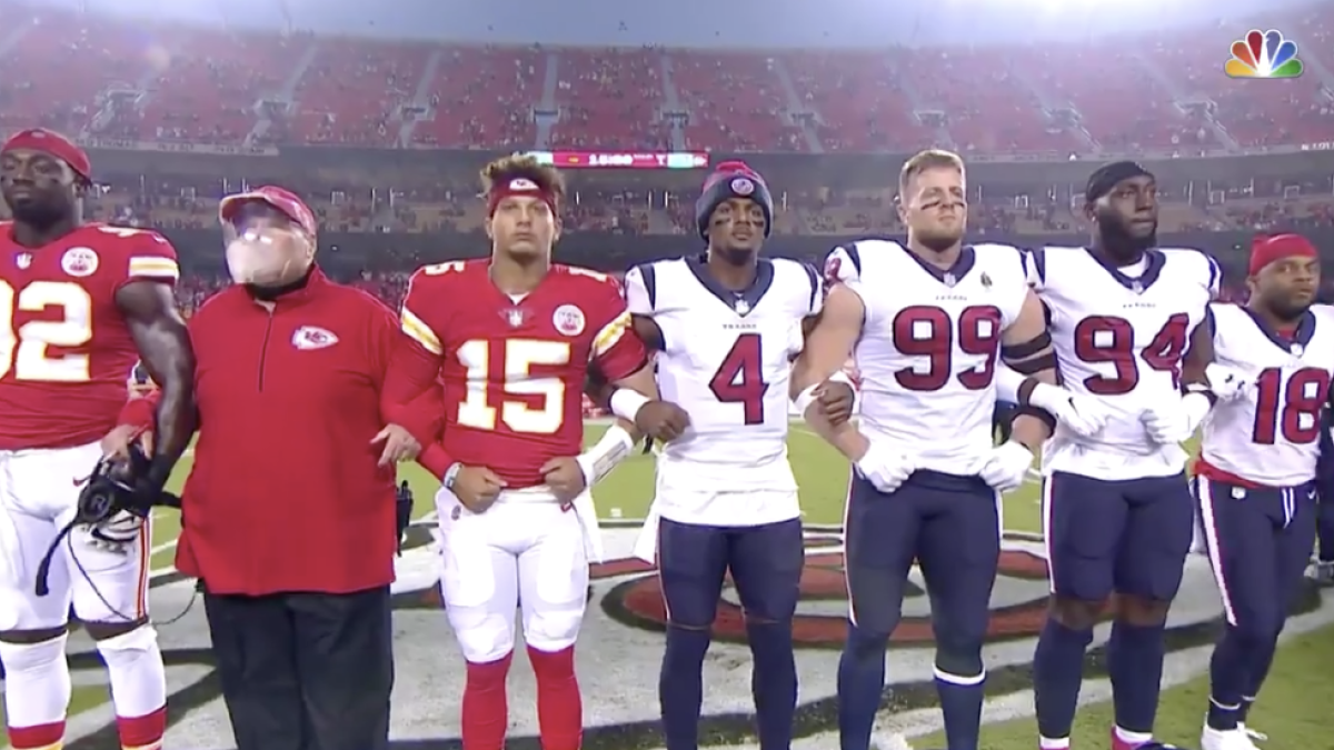 Patrick Mahomes, Deshaun Watson lead joint demonstration prior to kickoff, players react to alleged ‘boos’