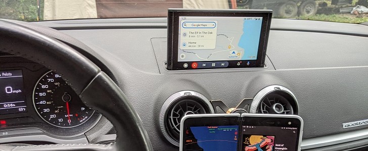 Microsoft’s First Android Device Truly Upgrades the Android Auto Experience