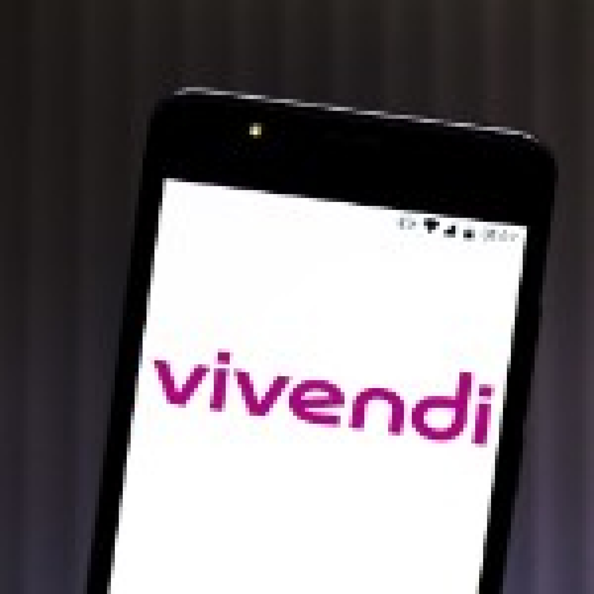 Vivendi Shareholders OK Distribution of 60% of UMG Shares