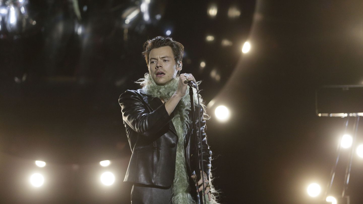 Harry Styles Skips The Shirt For His Grammys Debut