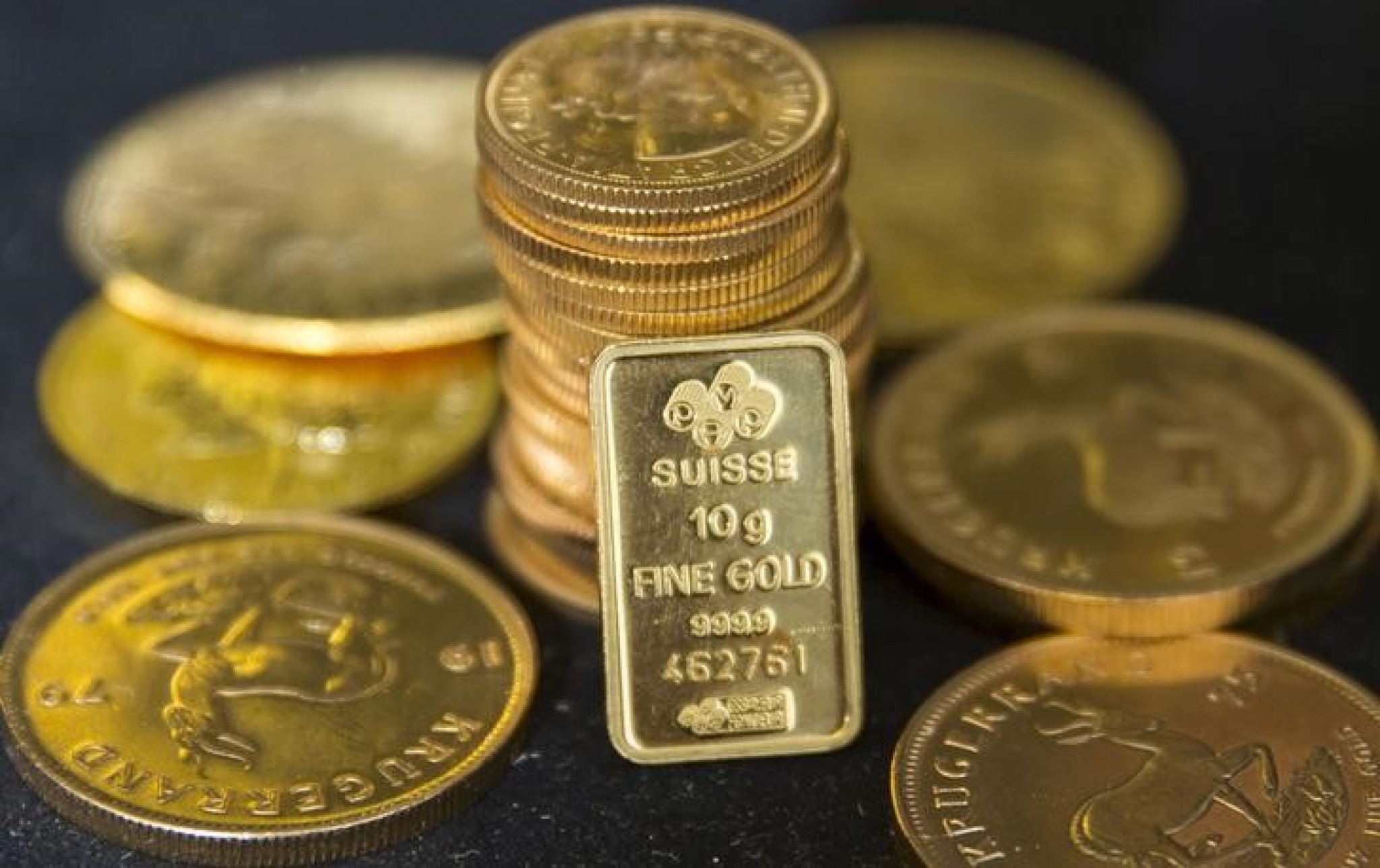 Gold Up, Dollar Strengthens Over COVID-19 Worries By Investing.com