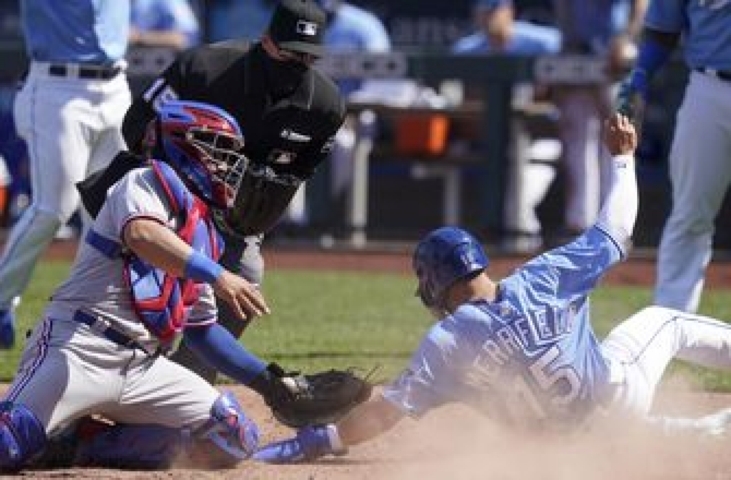 Royals offense stays hot in 11-4 comeback win over Rangers