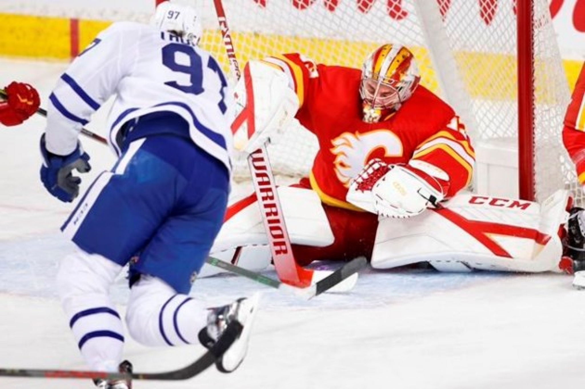 Matthews, Tavares score third-period goals for Maple Leafs in 4-2 win over Flames