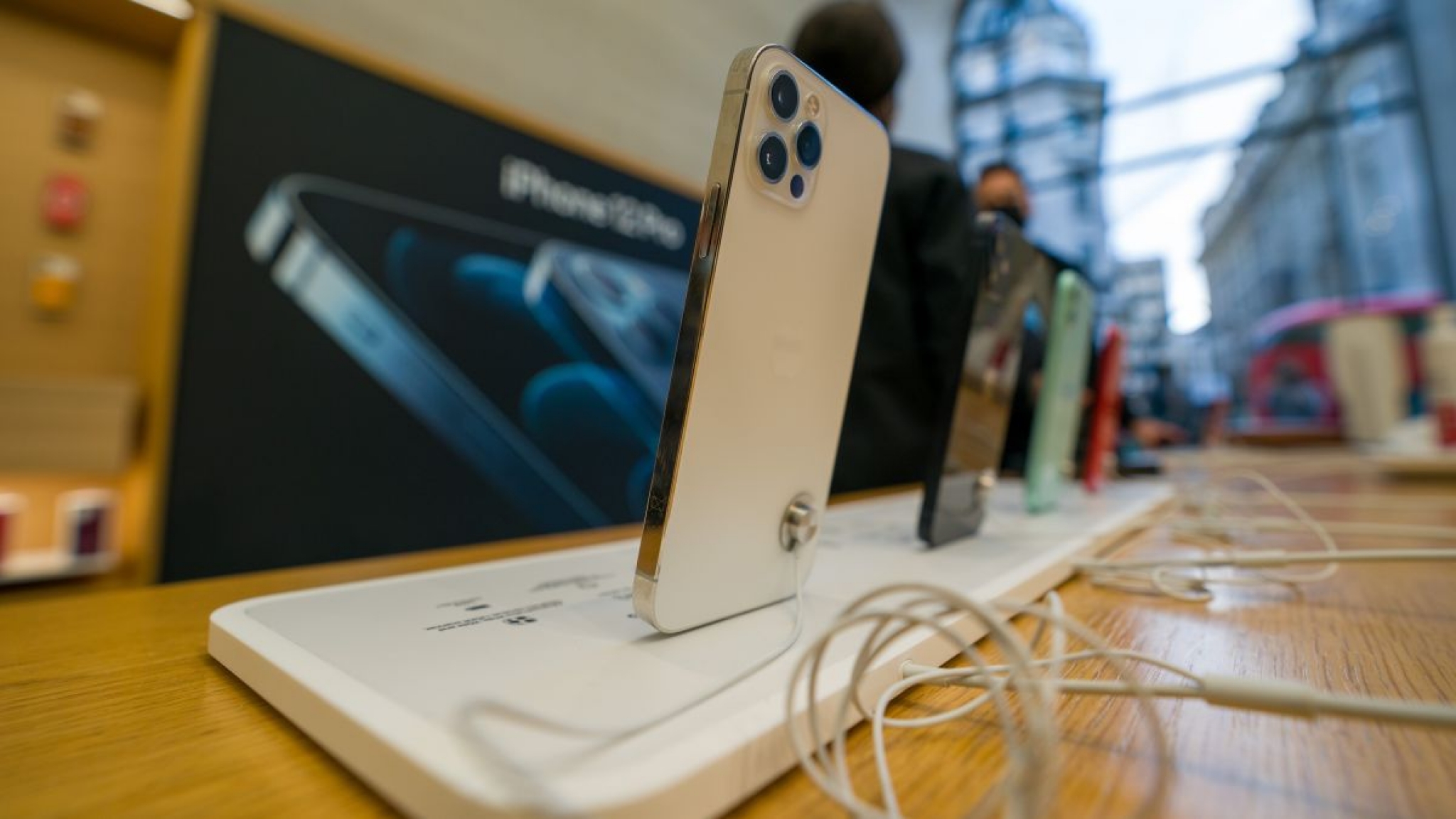 Brazilian Regulators Fine Apple Nearly $2 Million Over Charger-Less iPhone 12