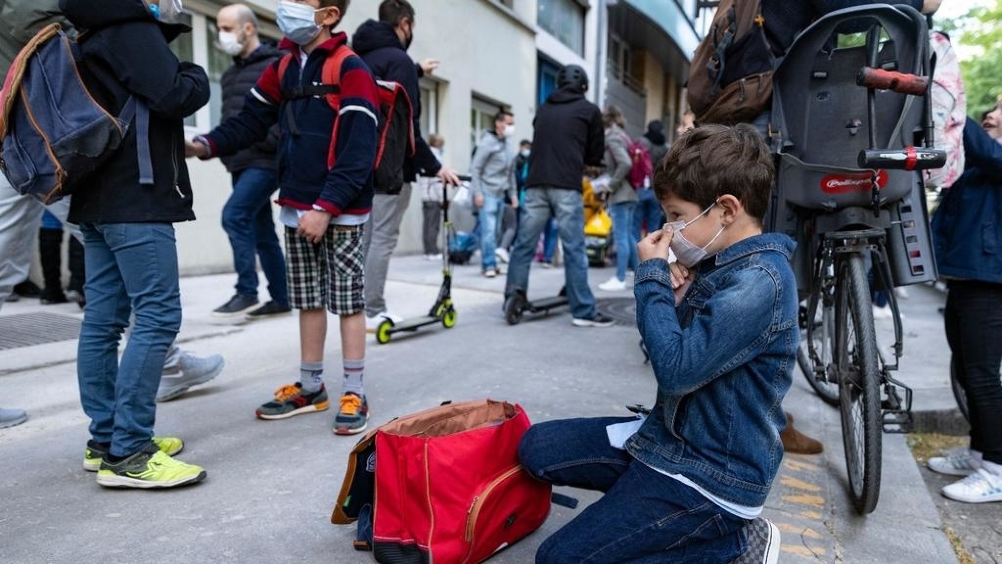 Covid-19: Schools reopen across France despite spike in ICU admissions