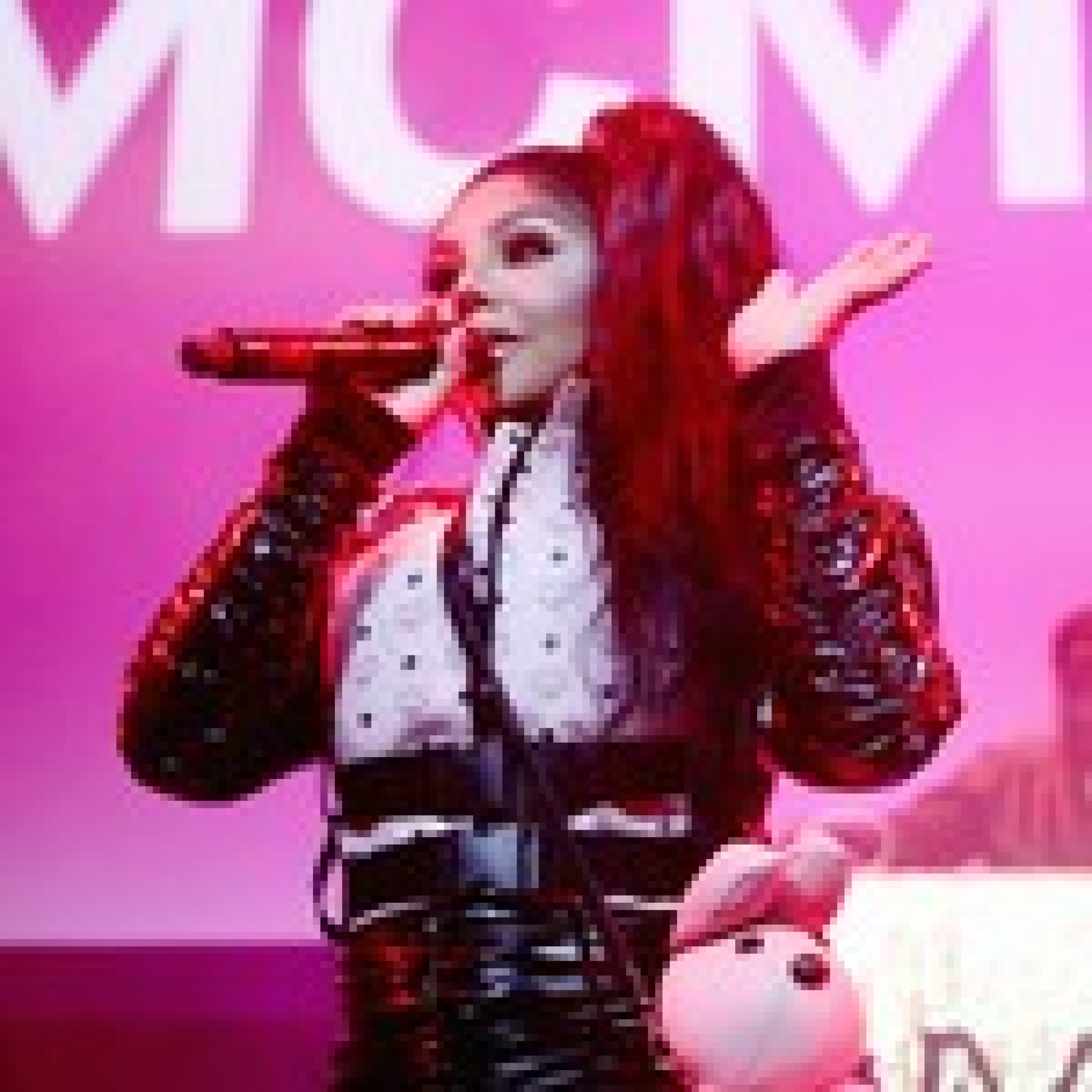 Lil’ Kim to Release ‘The Queen Bee’ Memoir This Fall