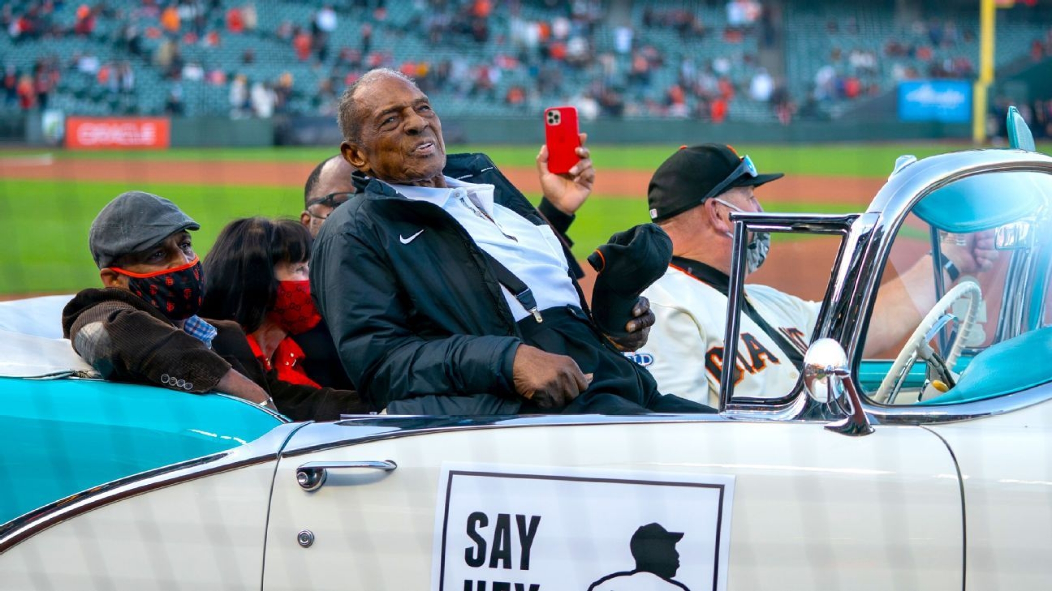 Mays arrives in style as Giants celebrate his 90th