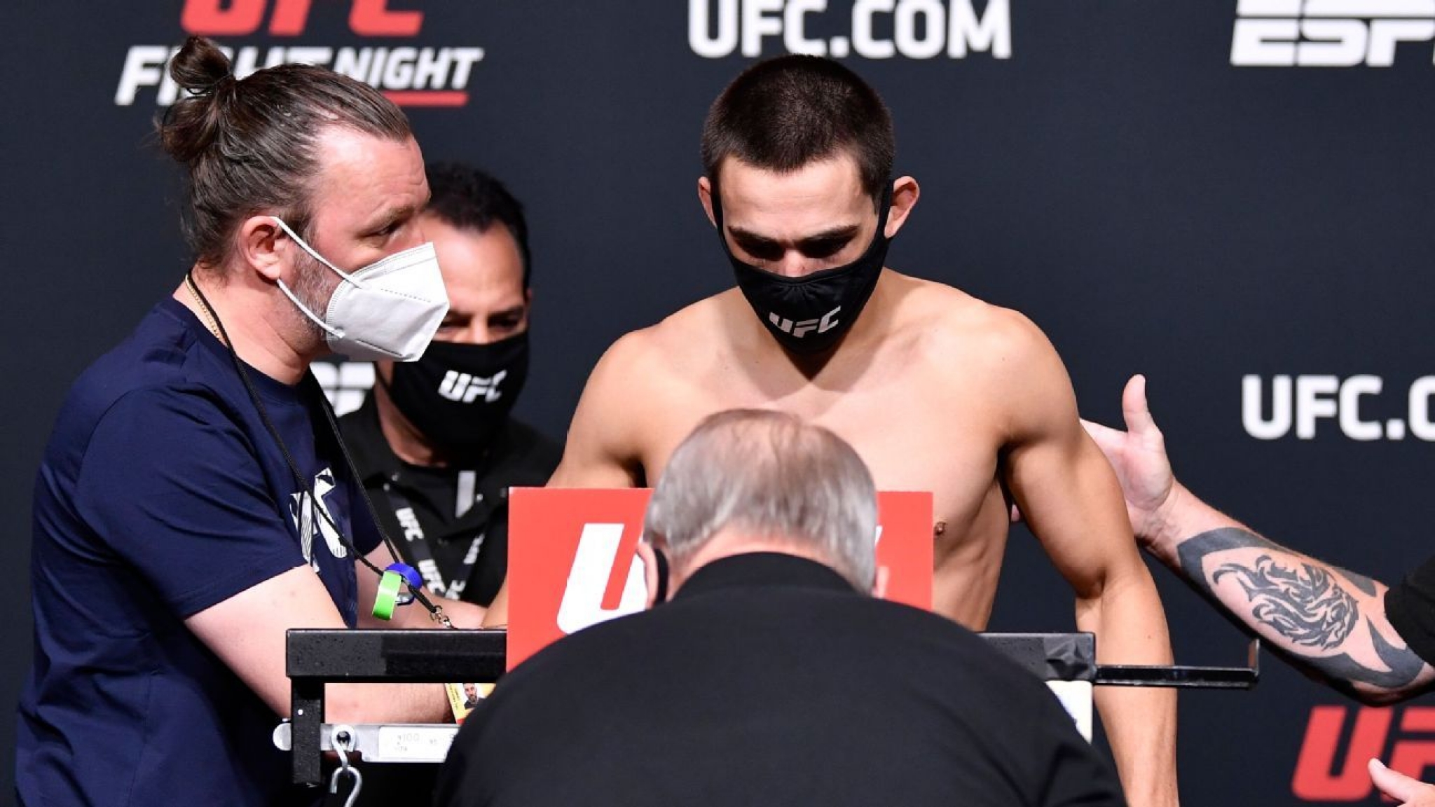 Benoit pulled from UFC card after shaky weigh-in