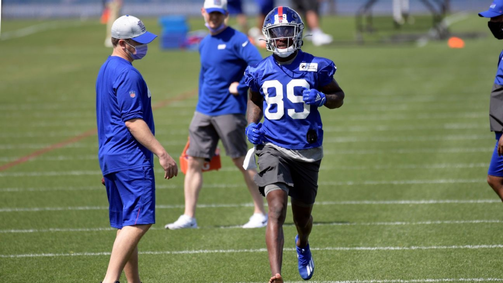 Agony of the feet: Toney cleatless in NYG debut