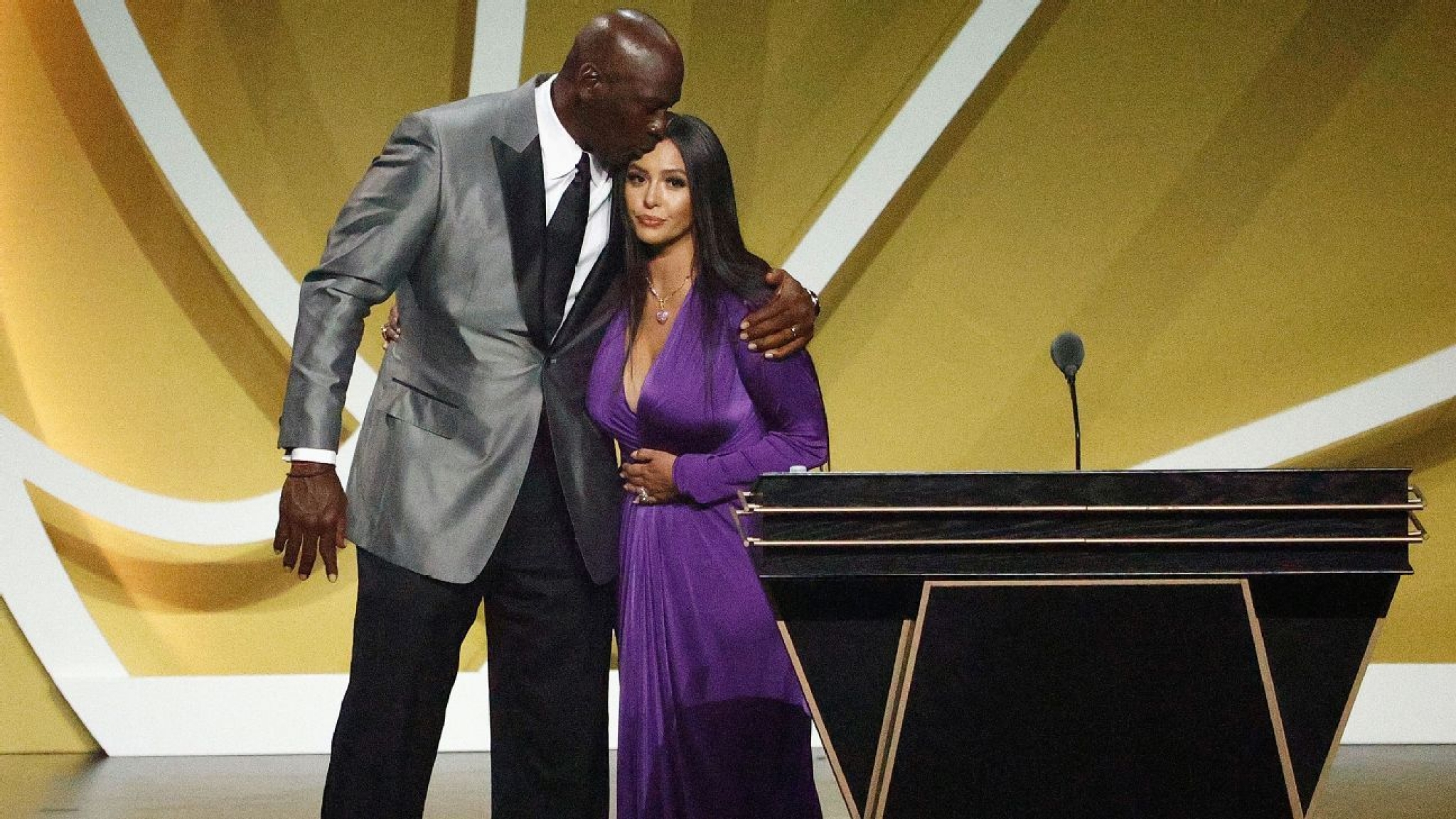 Kobe, ‘still winning,’ inducted with KG, Duncan