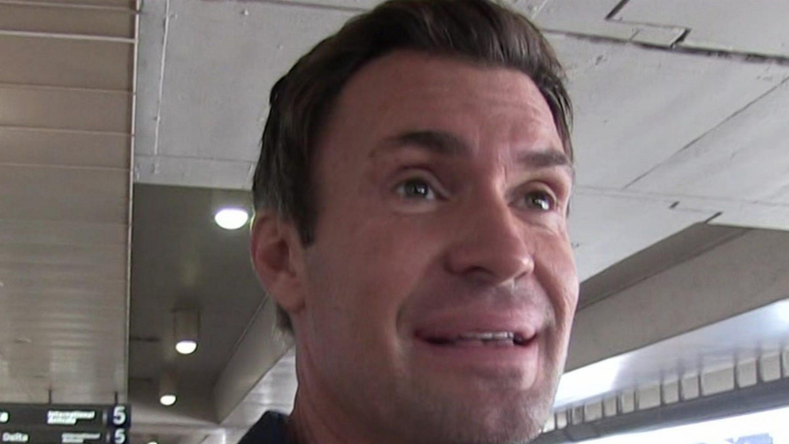 ‘Flipping Out’ Star Jeff Lewis Says Eyelid Surgery Recovery is Going Well
