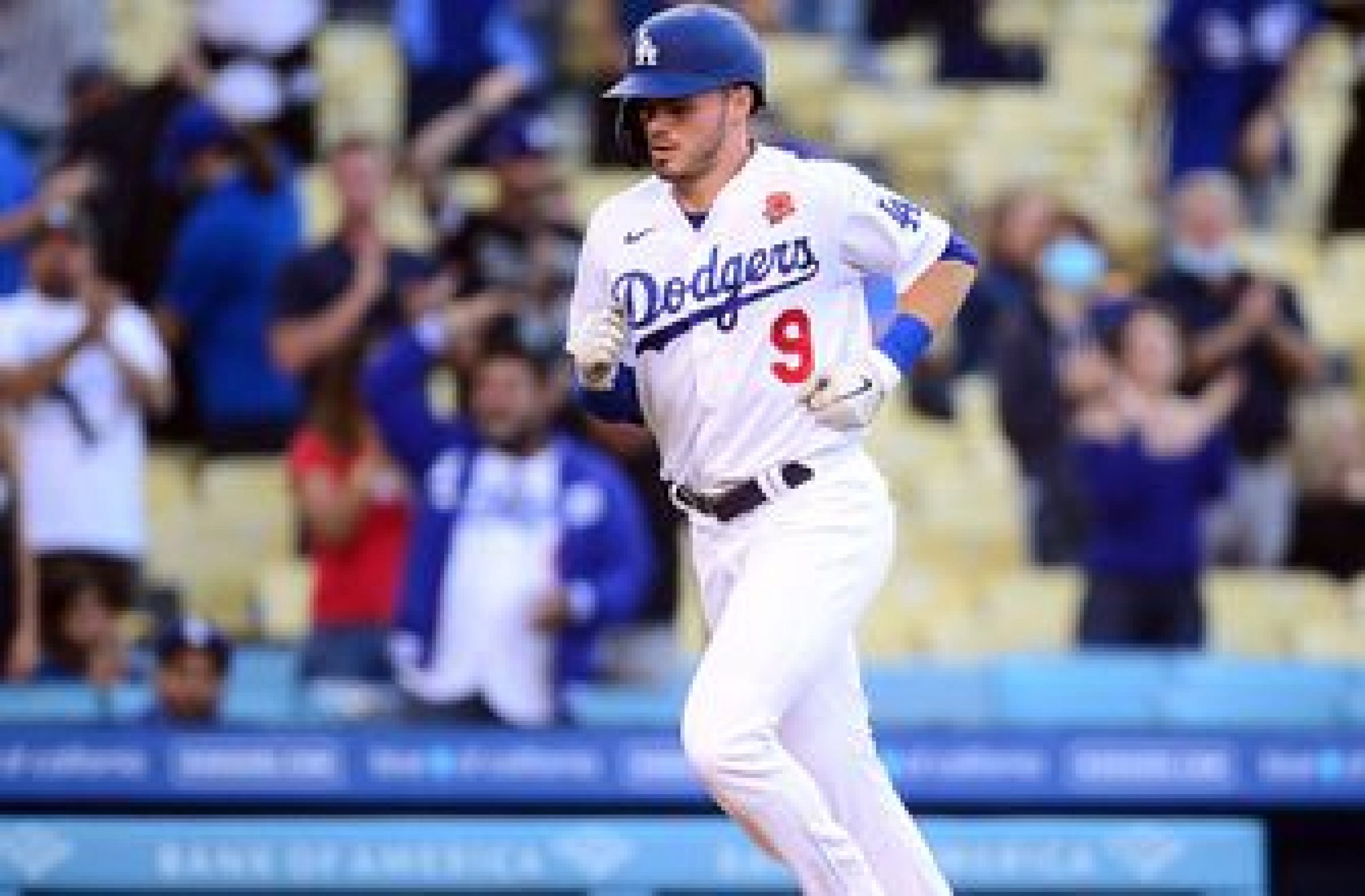 Gavin Lux clubs two homers as Dodgers beat Cardinals, 9-4