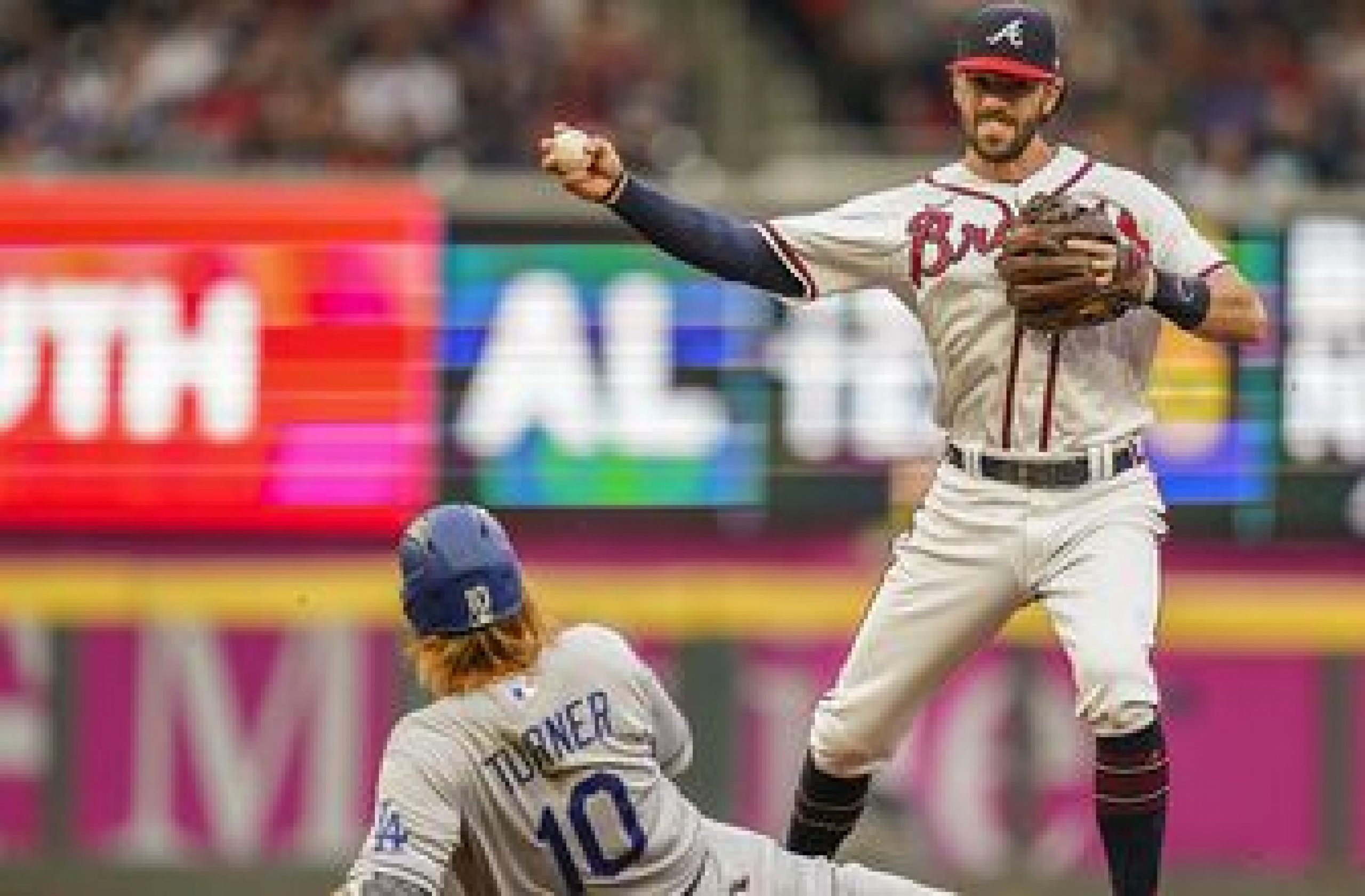 Braves overcome four-error defensive performance to defeat Dodgers, 6-4