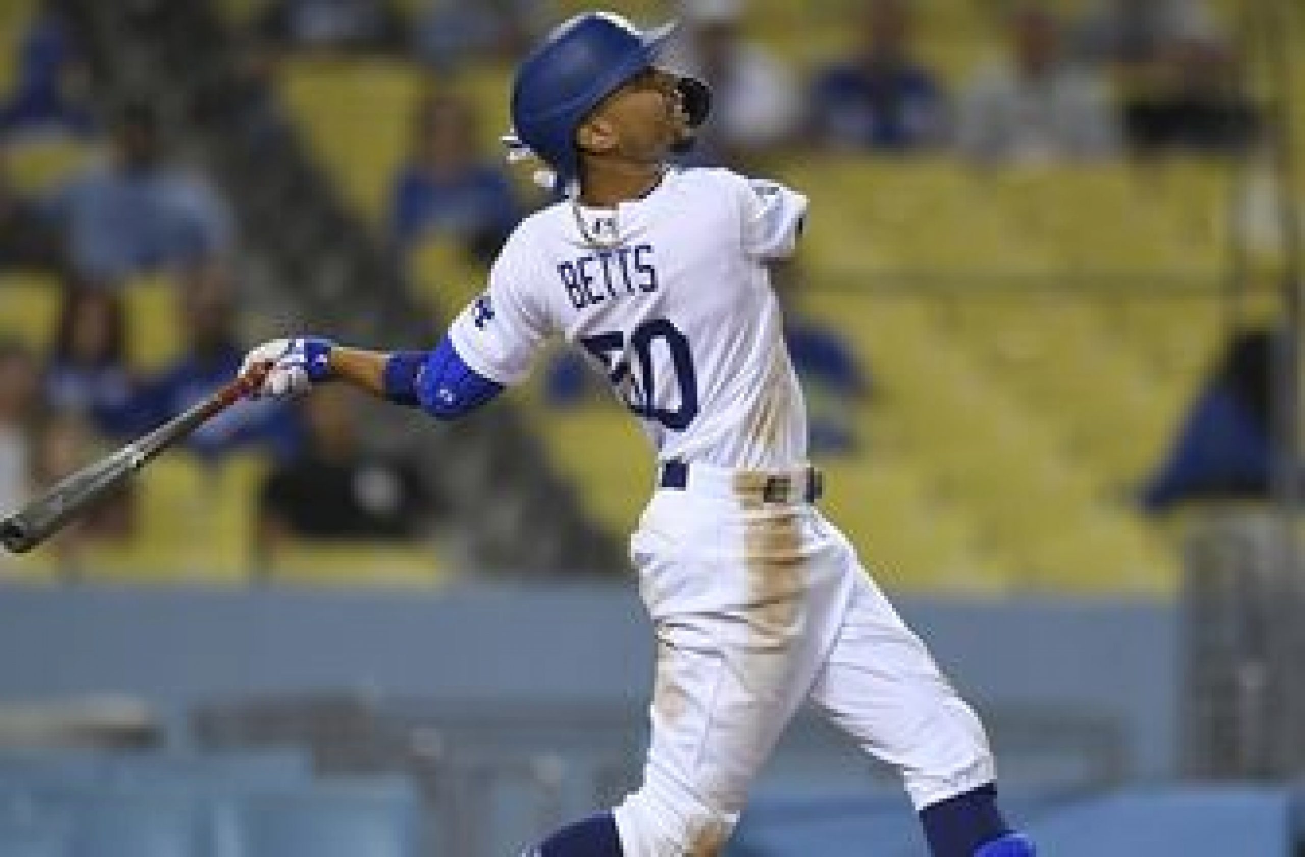 Mookie Betts homer powers Dodgers to 5-3 win over Phillies