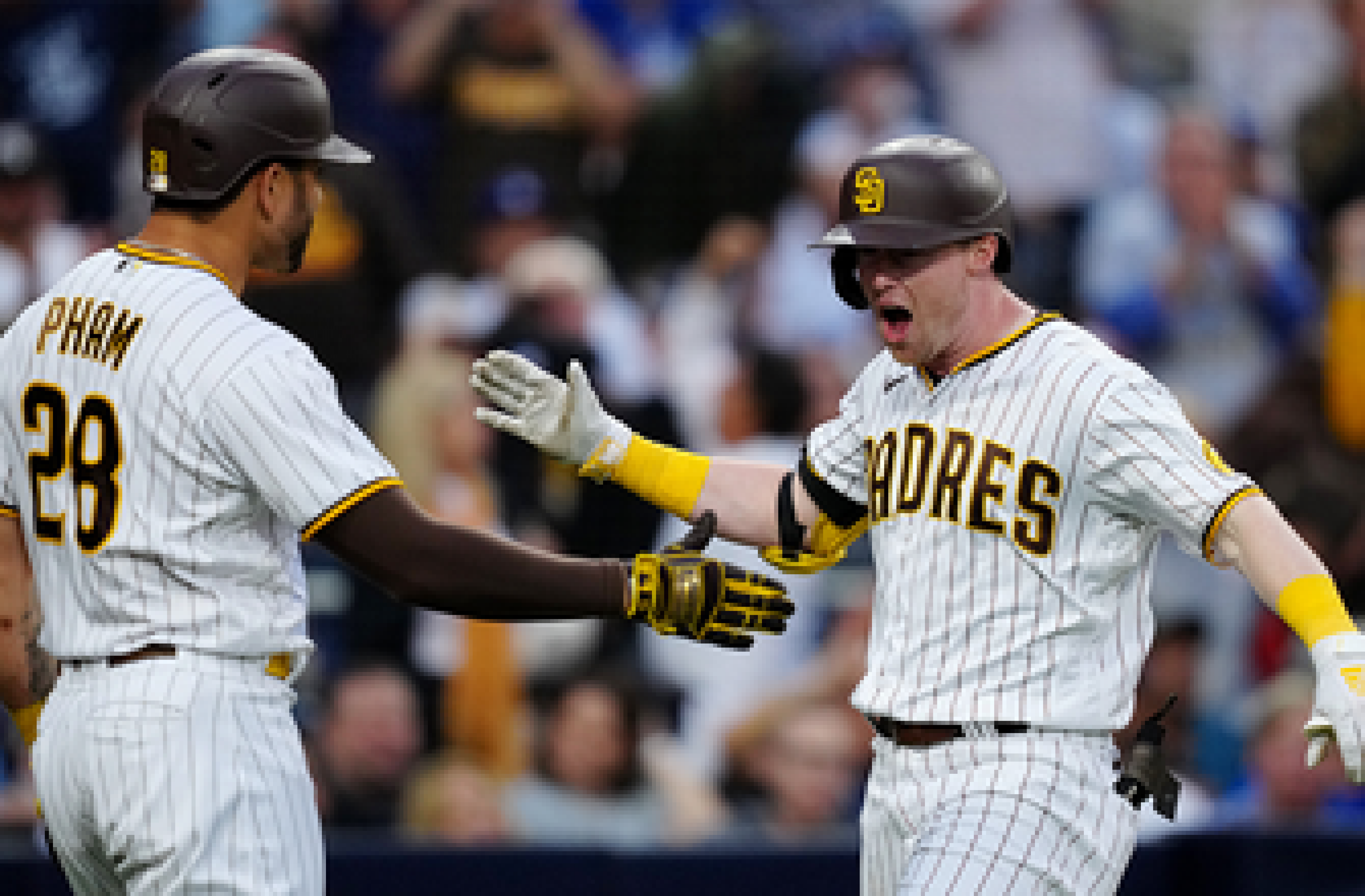 Jake Cronenworth stays hot with another two-run homer, Padres hold on for 3-2 win over Dodgers