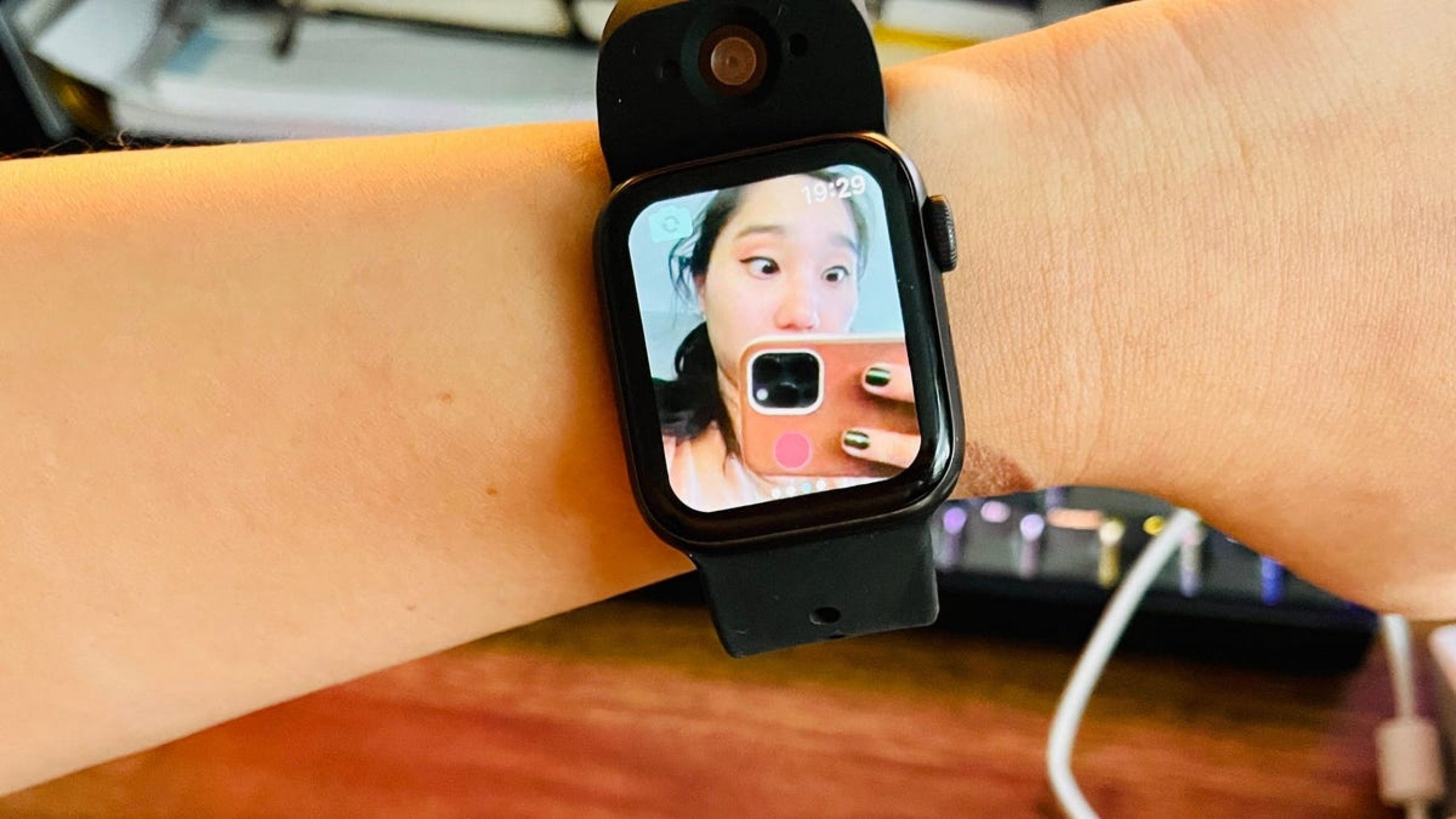 This Apple Watch Camera Band Brings Live Video to Your Wrist
