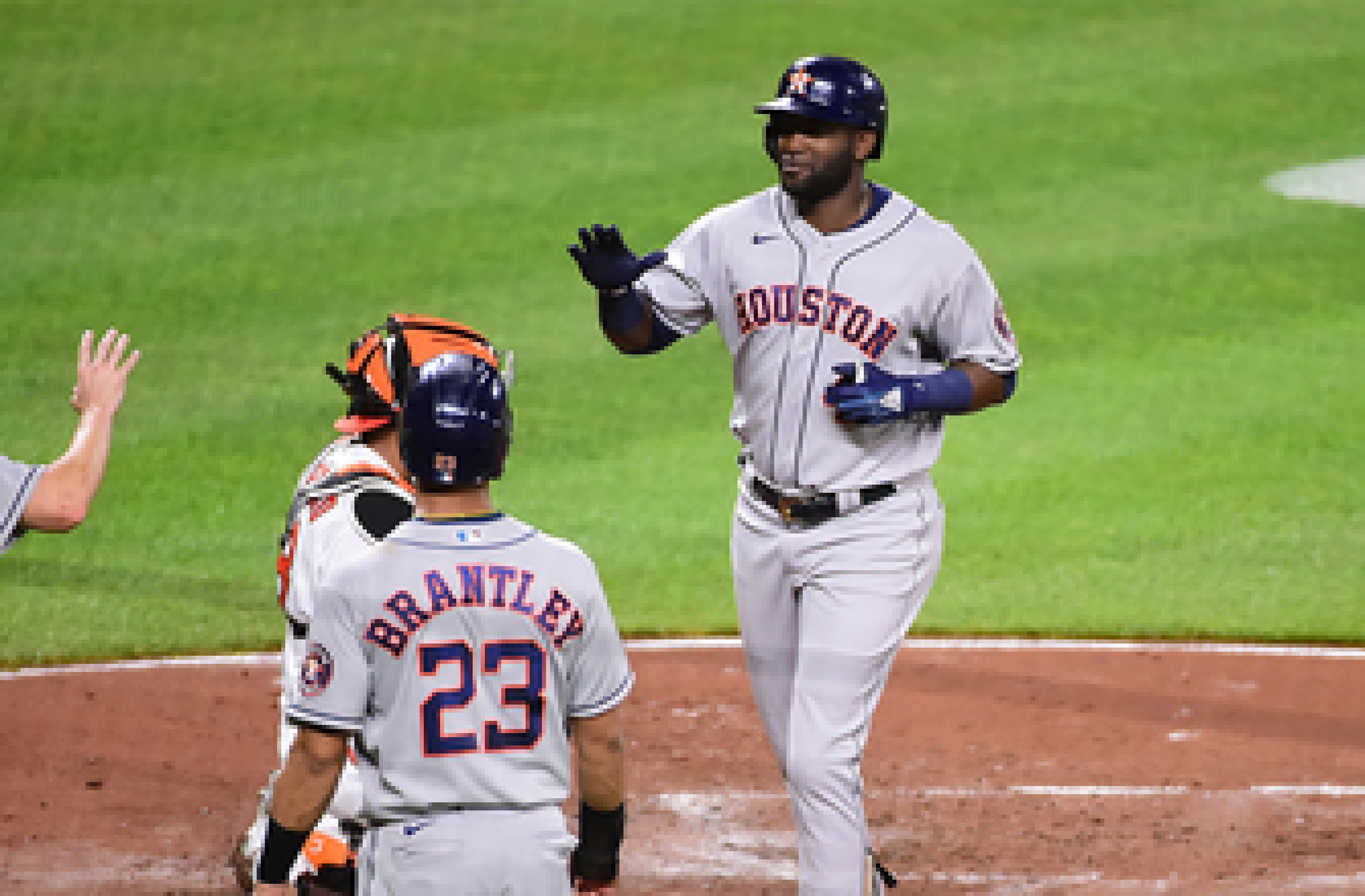 Astros beat Orioles, 10-2, for eighth-straight win
