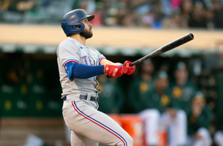 Joey Gallo stays hot with two more homers as Rangers top Athletics, 5-4
