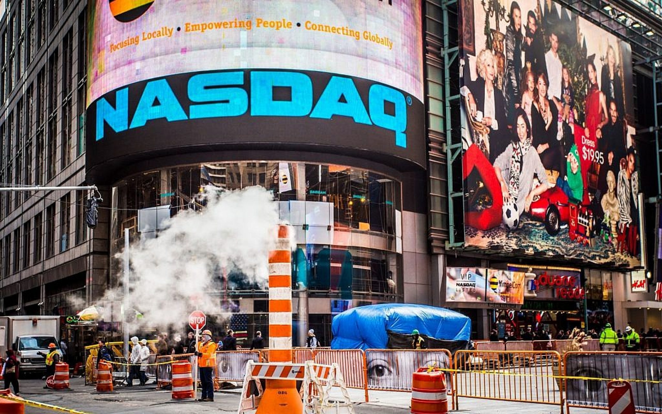 Outbrain shares start trading on Nasdaq as startup raises $160 million in IPO