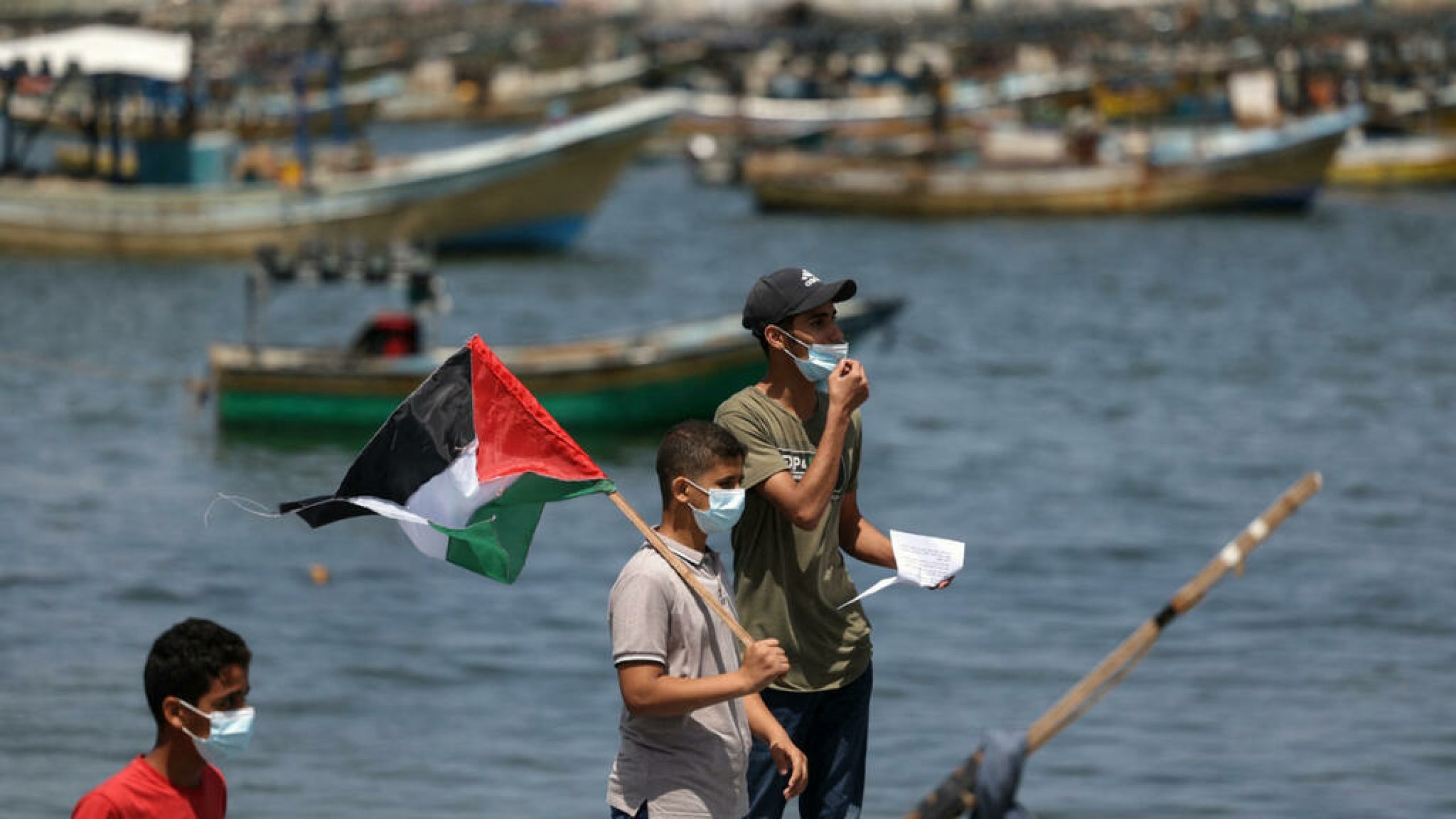 Israel reduces Gaza fishing zone by half after incendiary balloons cause fires