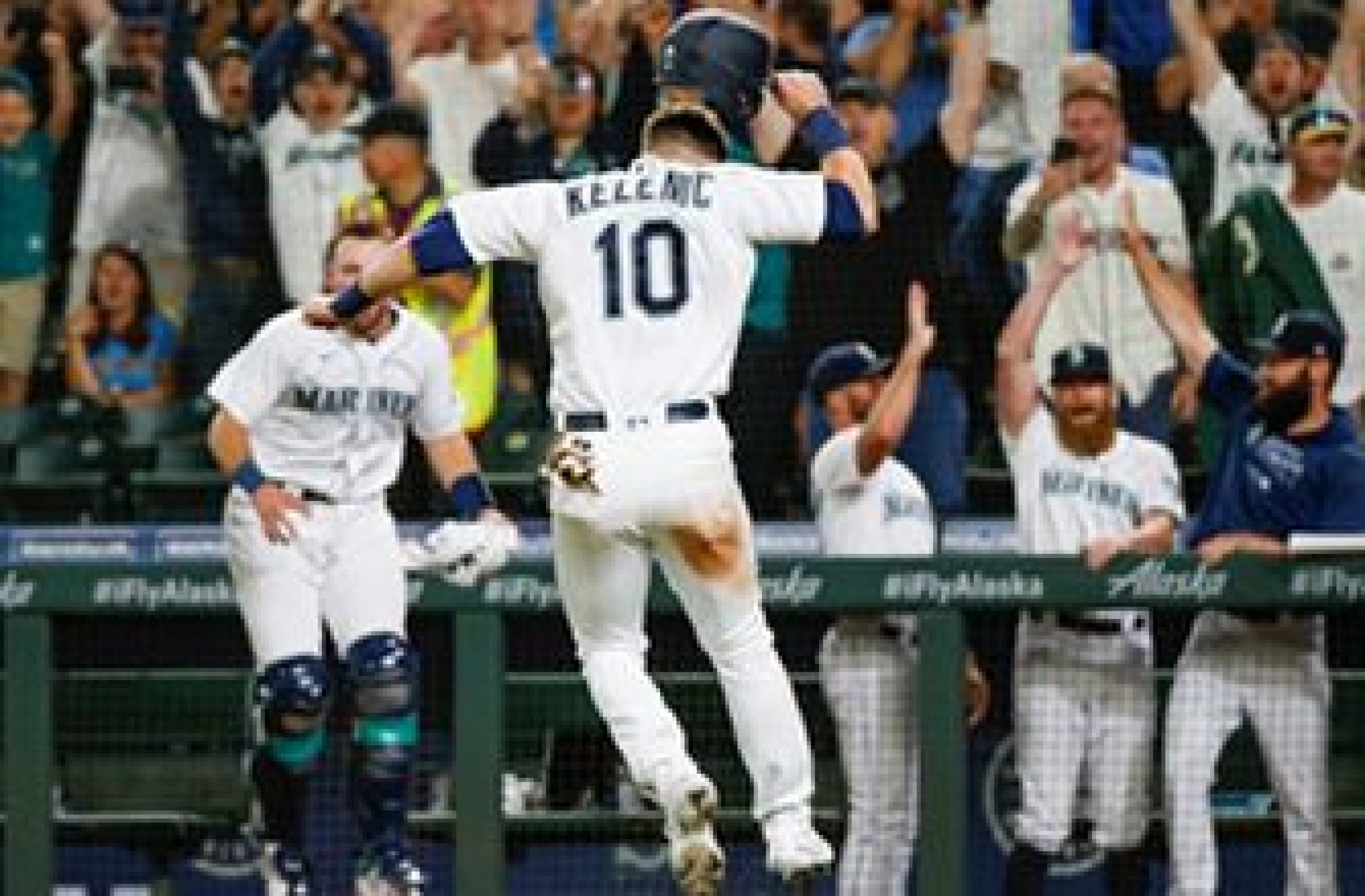 Mariners win on walk-off wild pitch as Mitch Haniger has monster night