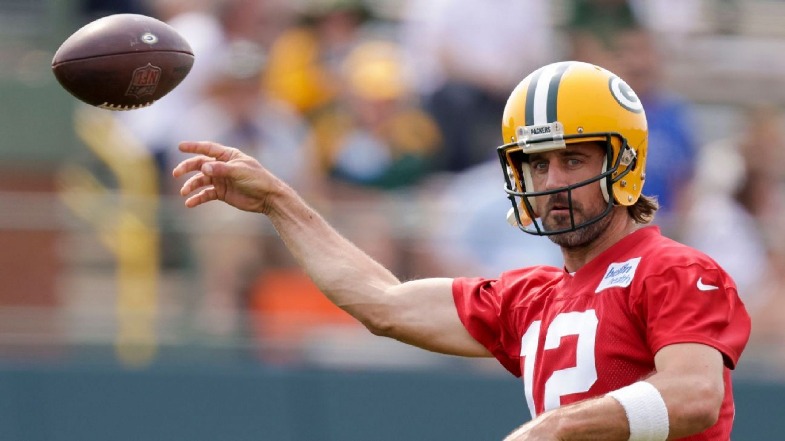 Sources: Rodgers signs reworked Packers deal