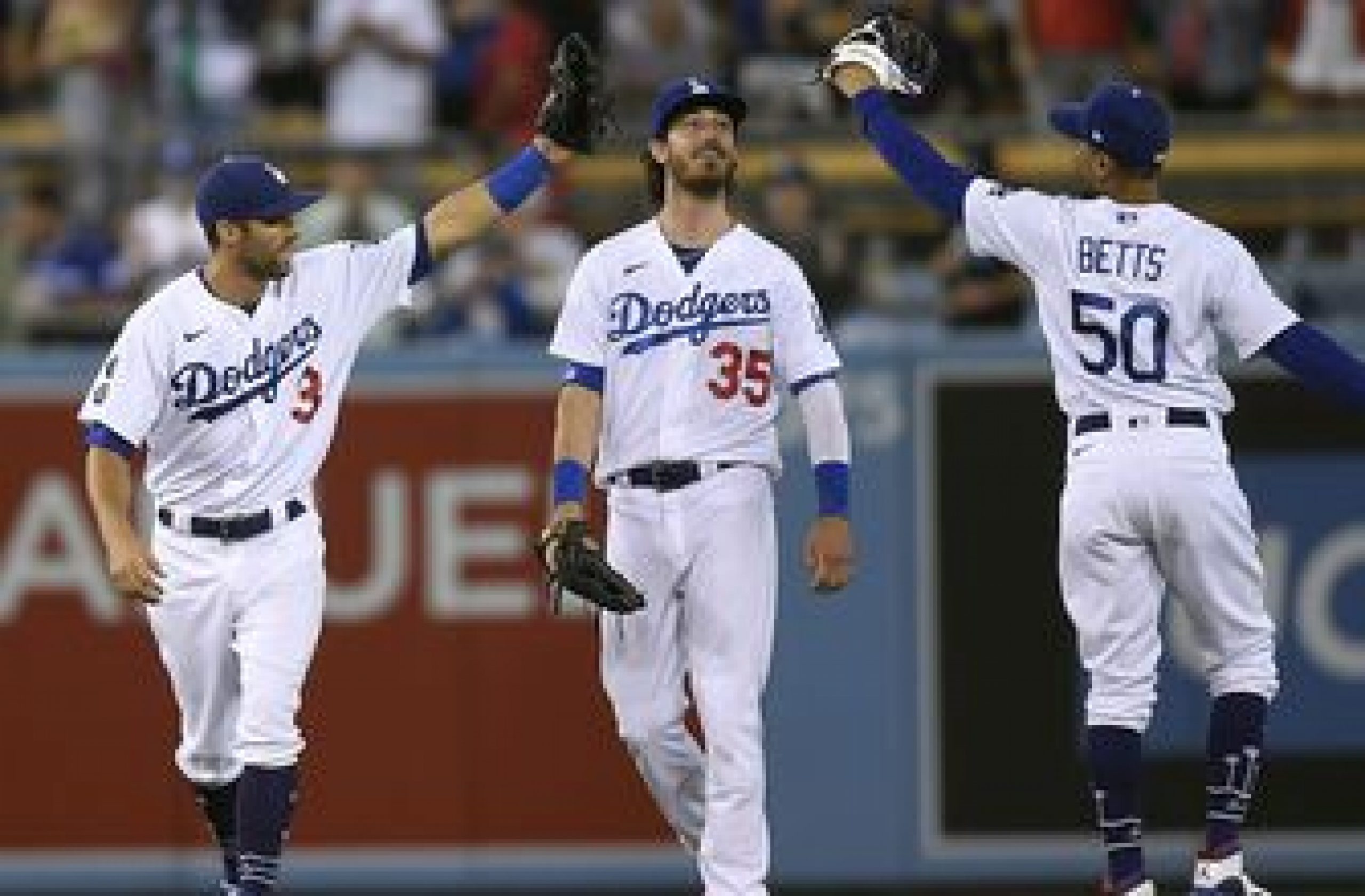 Chris Taylor registers game-winning, two RBI double in Dodgers’ 5-3 win over Angels
