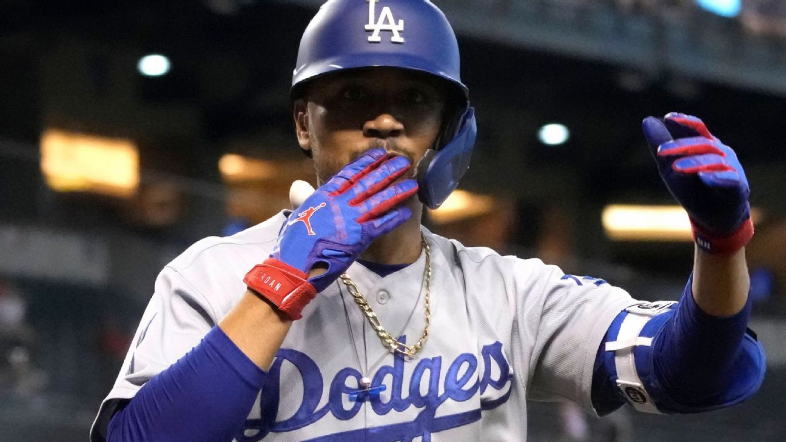 Dodgers’ Betts (hip) scratched; IL ‘very probable’
