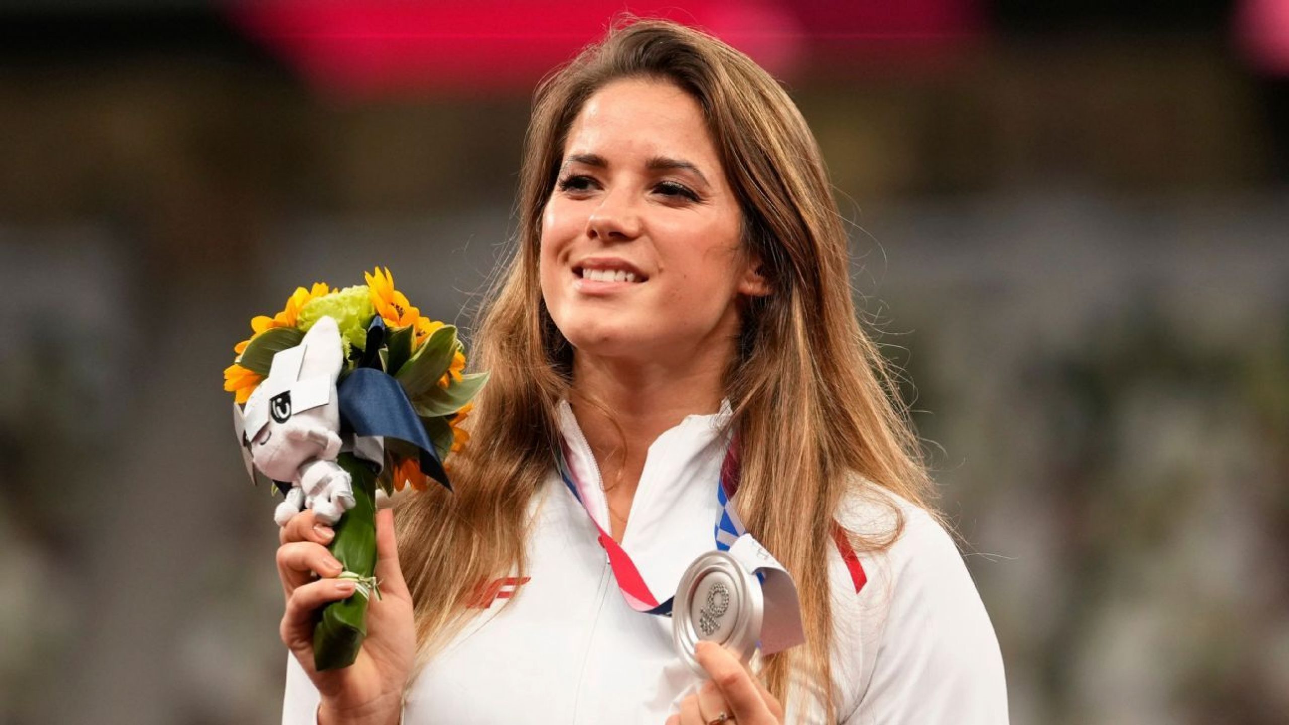 Polish Olympian auctions medal to aid ill infant