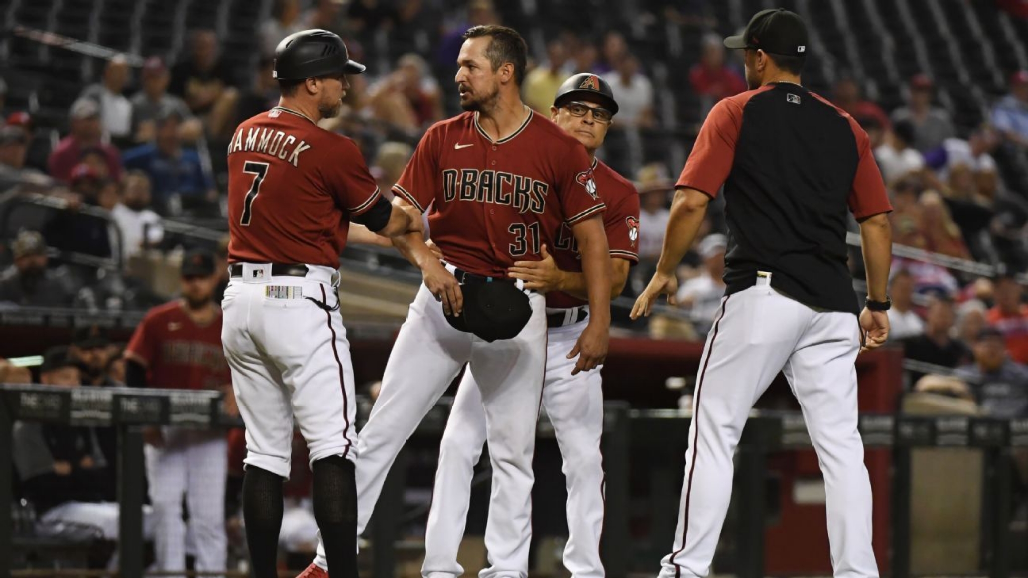 D-backs’ Smith tossed after spots found on glove