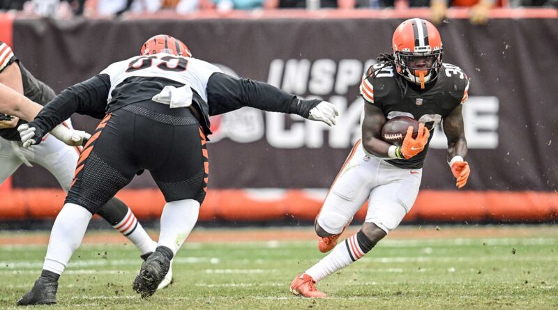 Browns re-sign RB D’Ernest Johnson to one-year deal