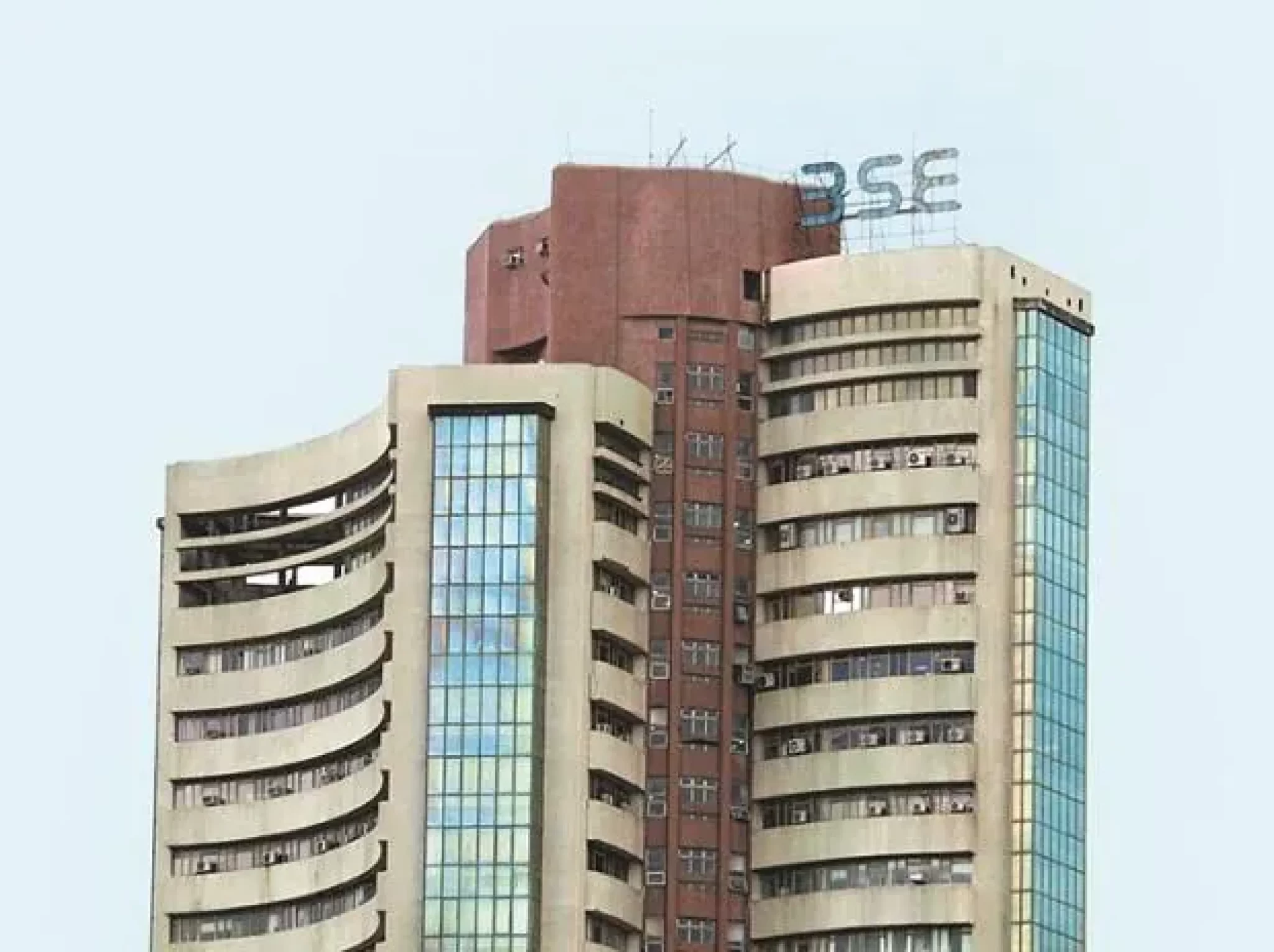 Sensex falls 1,000 pts on mounting inflation worries; Nifty ends at 16,202