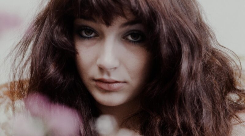 Kate Bush Shatters U.K. Records as ‘Running Up That Hill’ Reaches No. 1