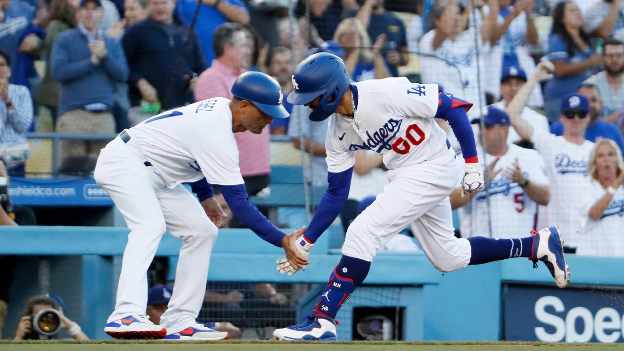 Mookie Betts blasts TWO homers in Dodgers’ victory over Cubs, 5-3