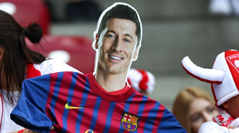 Barca club store couldn’t sell Lewandowski jerseys because it ran out of ‘W’s