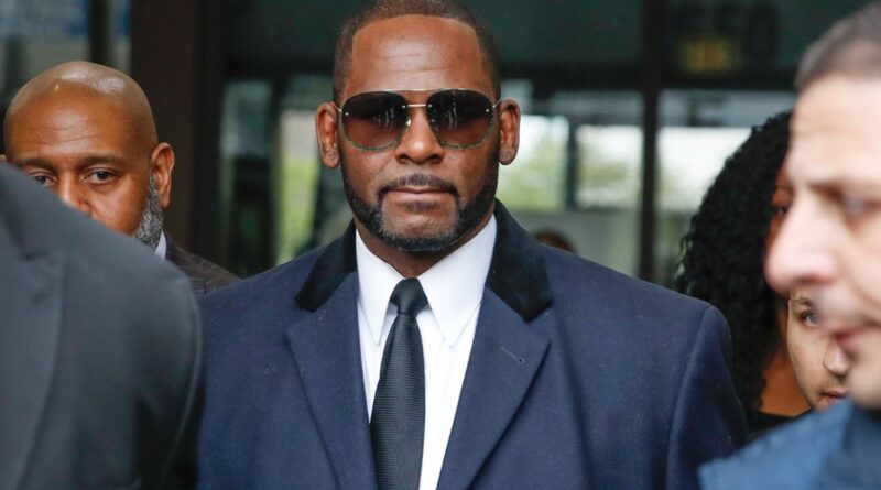 R. Kelly Says He Won’t Testify in Chicago Trial as Defense Calls First Witnesses