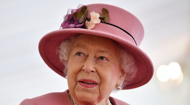 Doctors Concerned for Queen Elizabeth’s Health, Royal Family Rushes to Her Side
