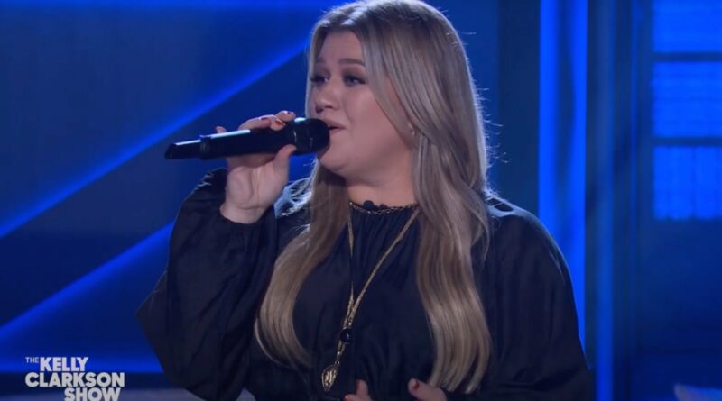 Kelly Clarkson Calls Out a Traitor With Heartbreaking Olivia Rodrigo Cover: Watch
