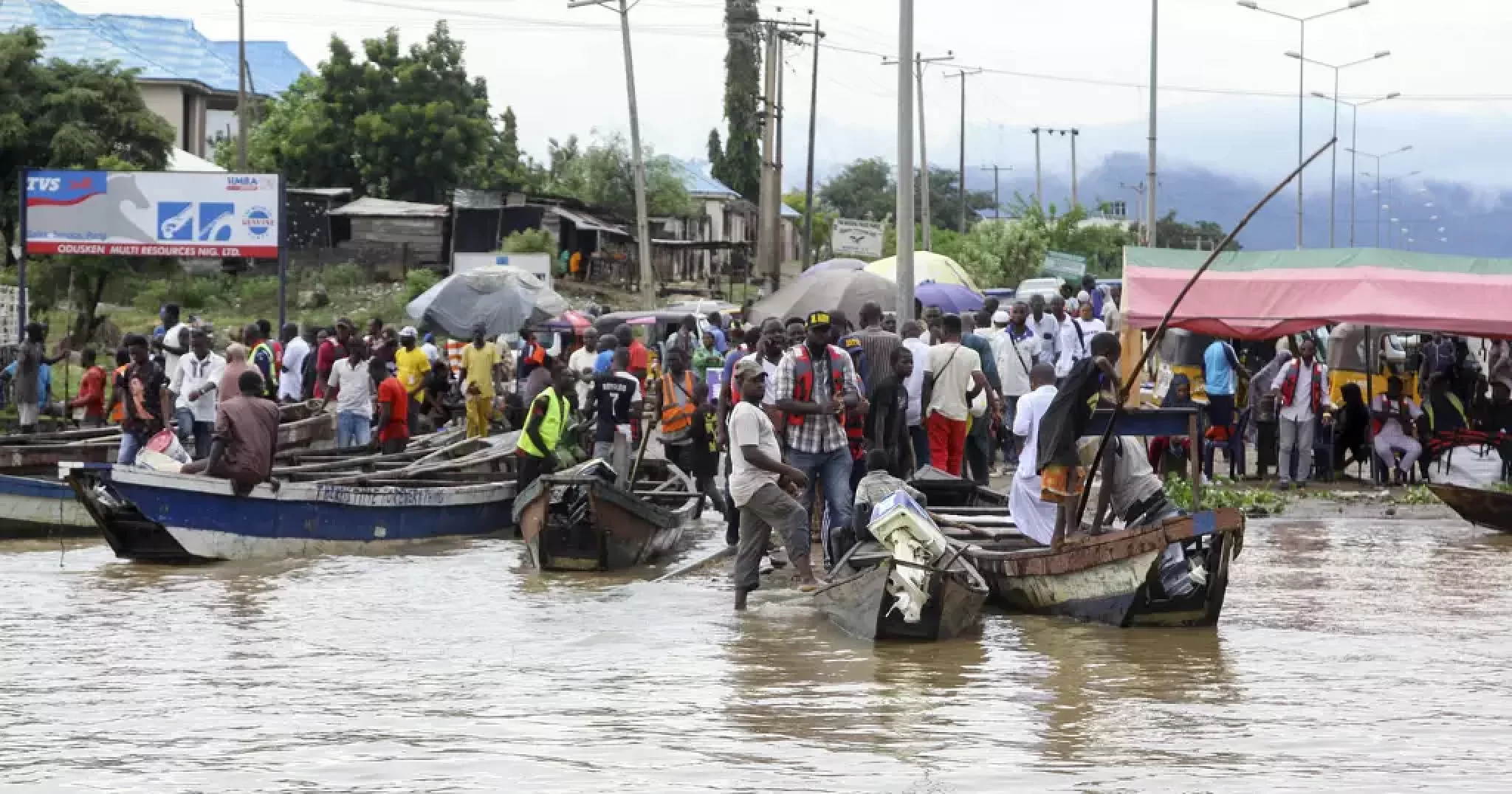 Nigeria floods ground trade, road transport