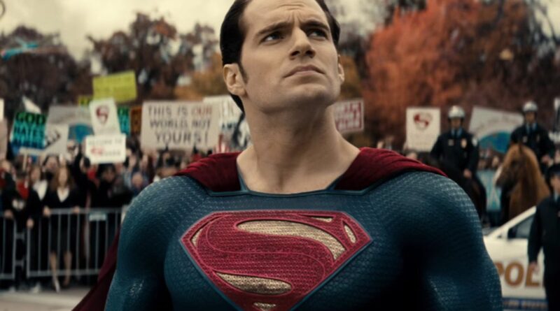 Henry Cavill’s Spent Years “Very Gently” Hoping for a Superman Return
