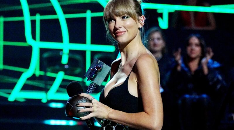 Taylor Swift Is Top Winner at 2022 MTV EMAs: Full Winners List