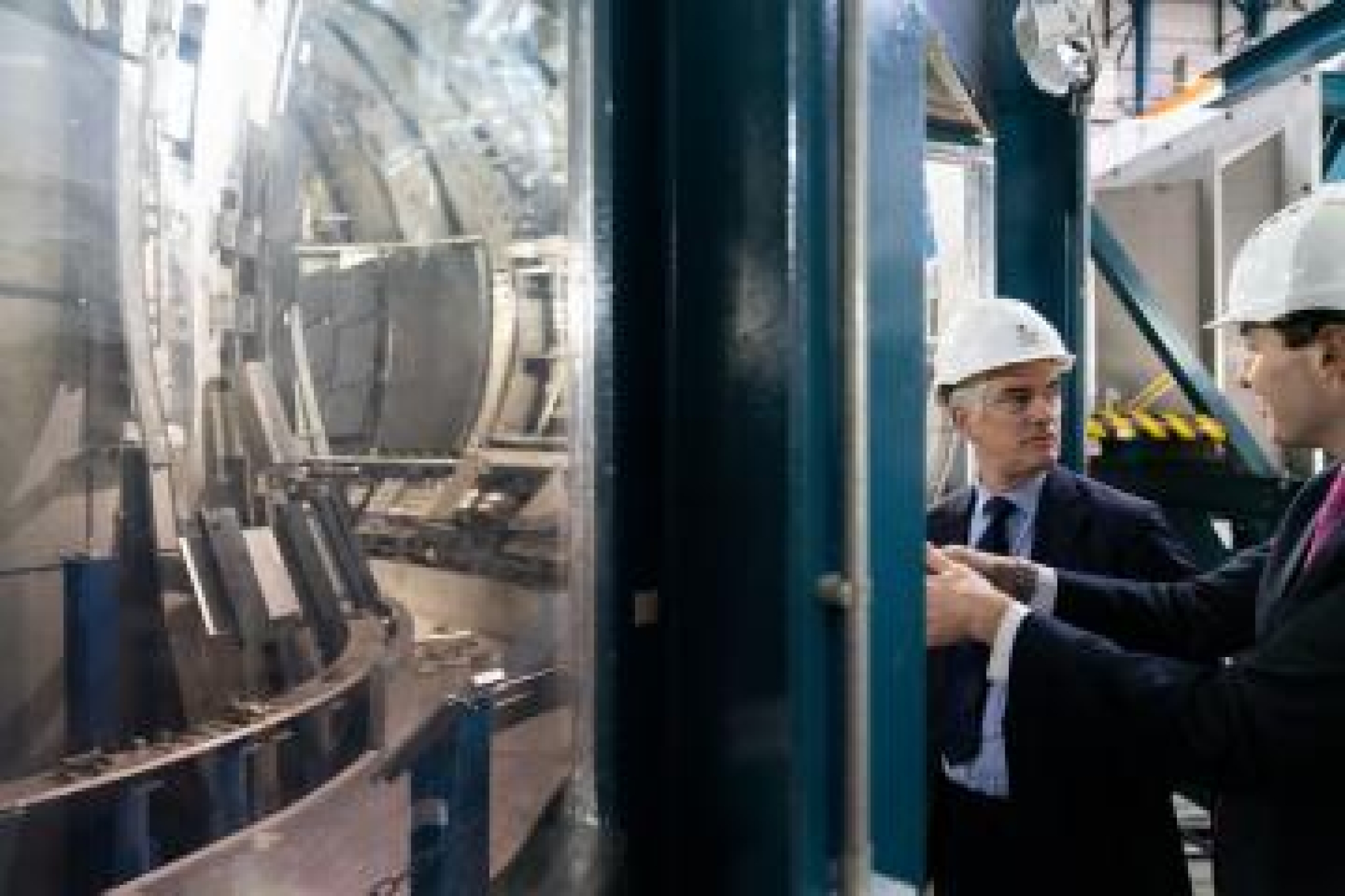 Treasury Minister James Cartlidge sees Culham Centre for Fusion Energy Treasury Minister James Cartlidge sees Culham Centre for Fusion Energy
