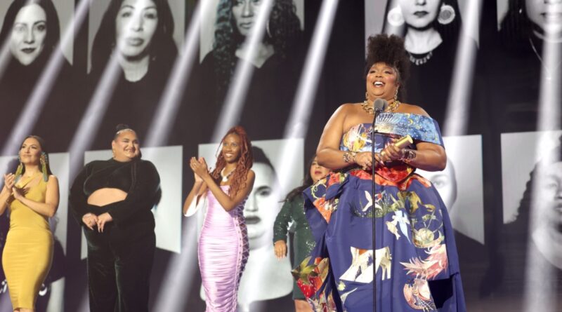 Lizzo Delivers Epic ‘People’s Champion’ Speech at 2022 People’s Choice Awards