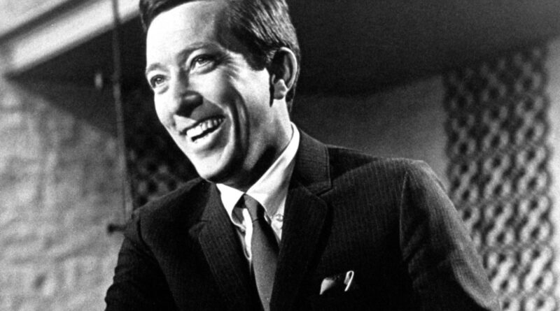 Here Are the Lyrics to Andy Williams’ ‘It’s the Most Wonderful Time of the Year’