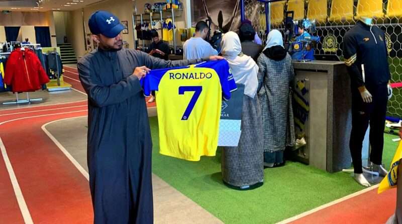 Al Nassr fans rush to buy club merchandise after Ronaldo signing