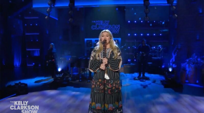 Kelly Clarkson Wants You to ‘Take Yo’ Praise’ in Soulful Camille Yarbrough Cover