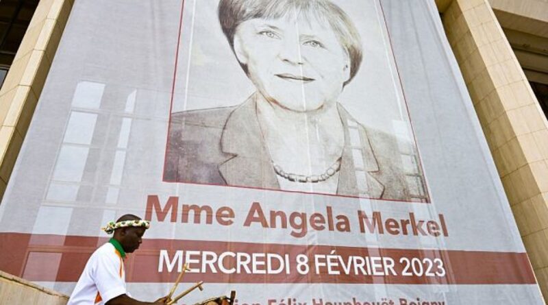 Angela Merkel receives UNESCO peace prize