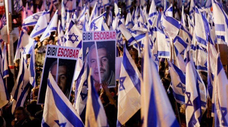 Tens of thousands of Israelis protest against justice reform