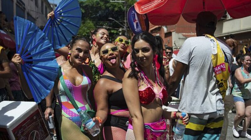 Brazil: World-famous Carnival parade kicks off in Sao Paulo