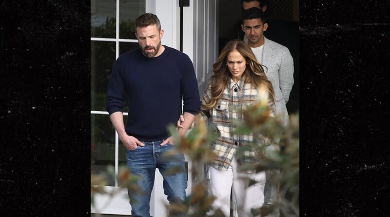 Jennifer Lopez and Ben Affleck Pull Out of Escrow on Another House